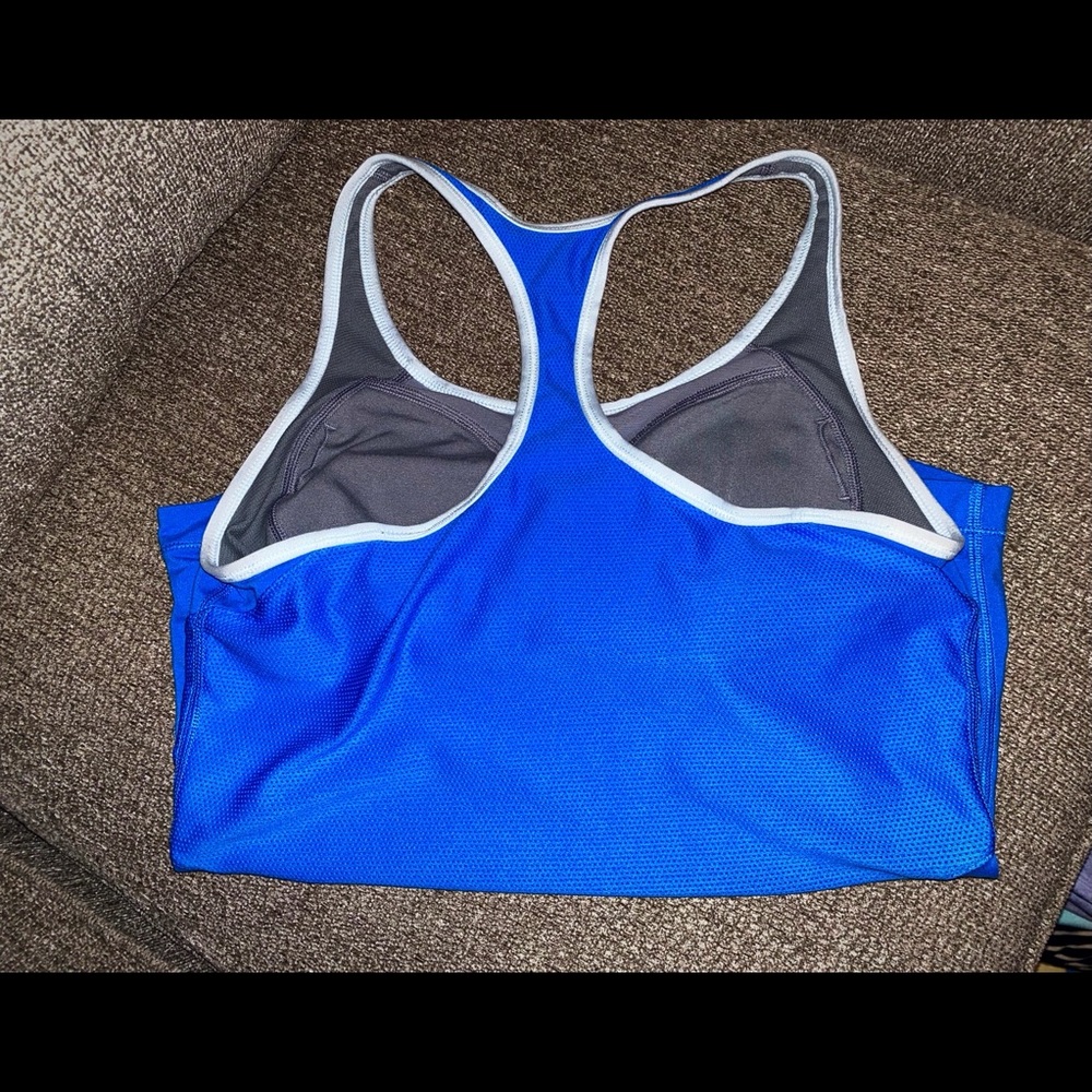 Nike tee and racer back dry fit - Picture 6 of 8